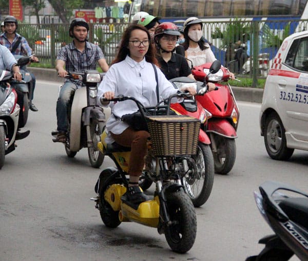 Ý thức của giới trẻ khi sử dụng xe đạp điện